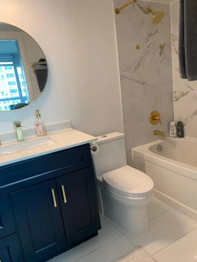Downtown Waterfront Suites With Cn Tower Views Торонто 0*,  Канада