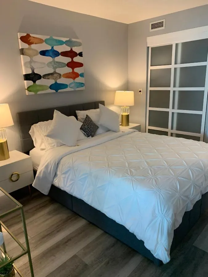 Downtown Waterfront Suites With Cn Tower Views Toronto Apartment