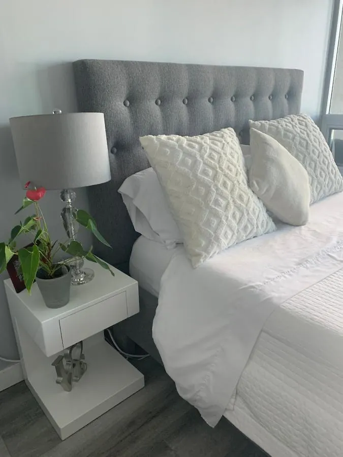 Downtown Waterfront Suites With Cn Tower Views Toronto